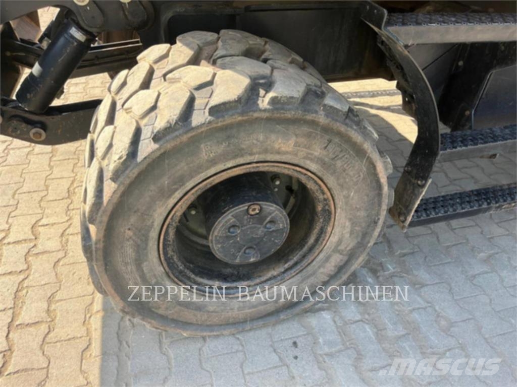 CAT M319-07A Bagri na kolesih