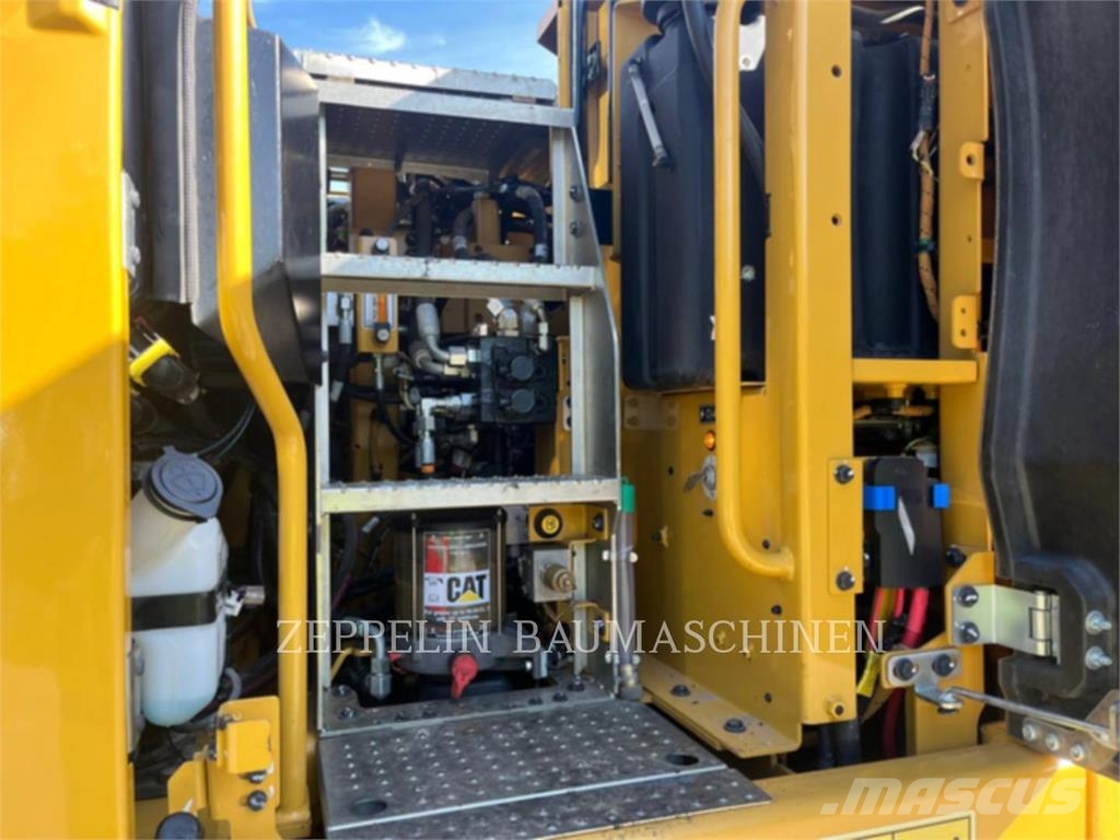 CAT M319-07A Bagri na kolesih