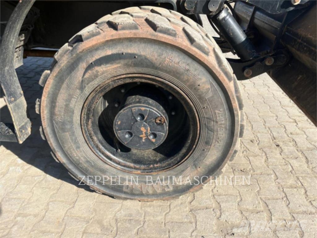 CAT M319-07A Bagri na kolesih