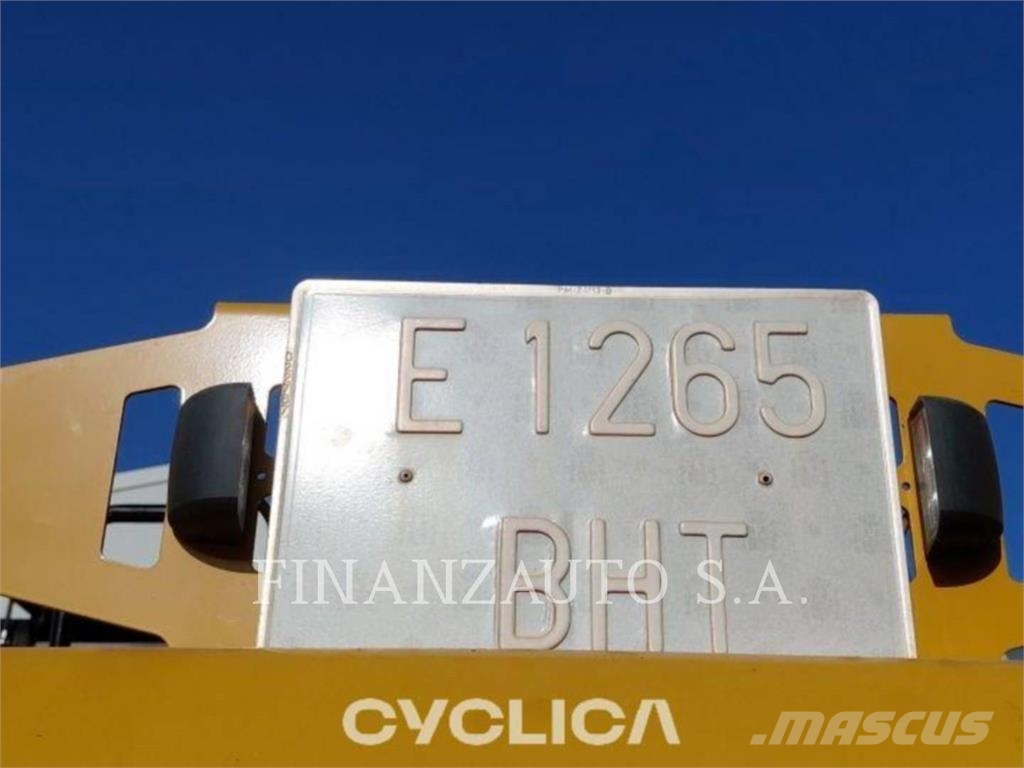 CAT M320 Ratiniai ekskavatoriai