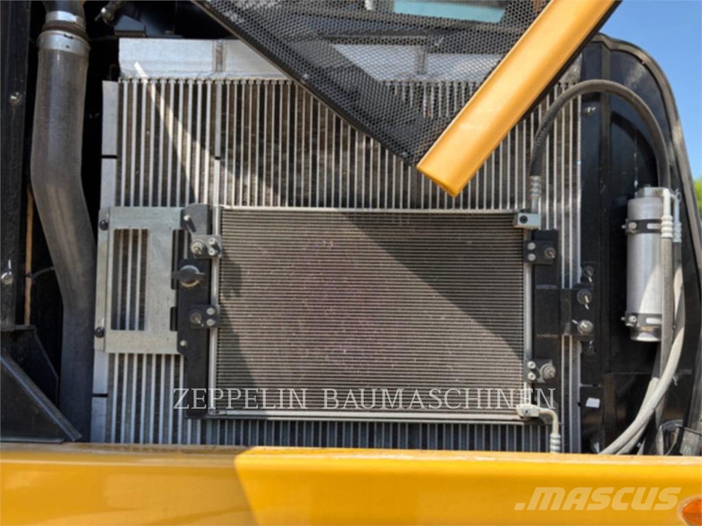 CAT M320F Gumikerekes kotrók