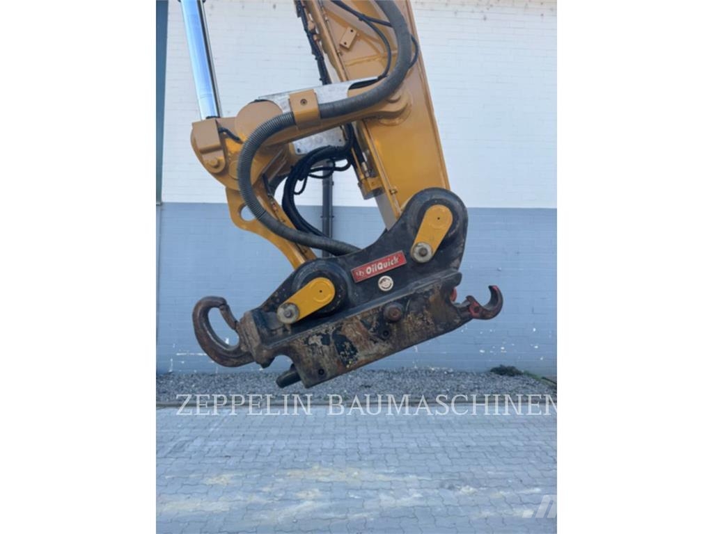 CAT M320F Bagri na kolesih