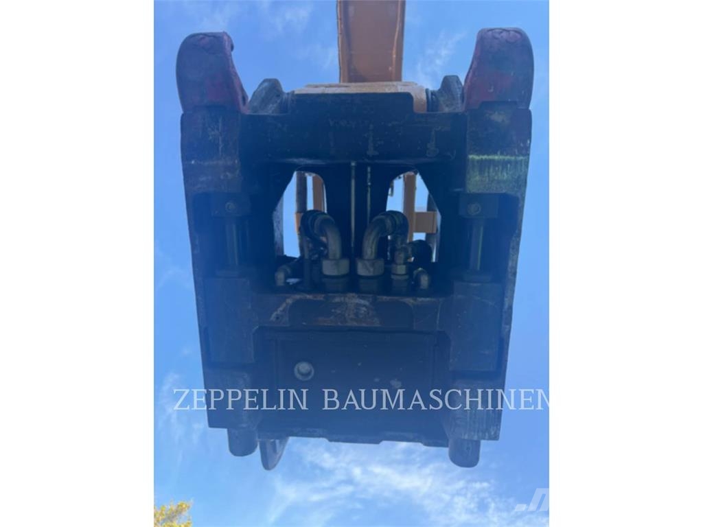 CAT M320F Bagri na kolesih