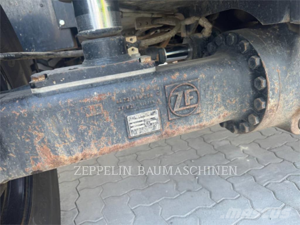 CAT M320F Bagri na kolesih