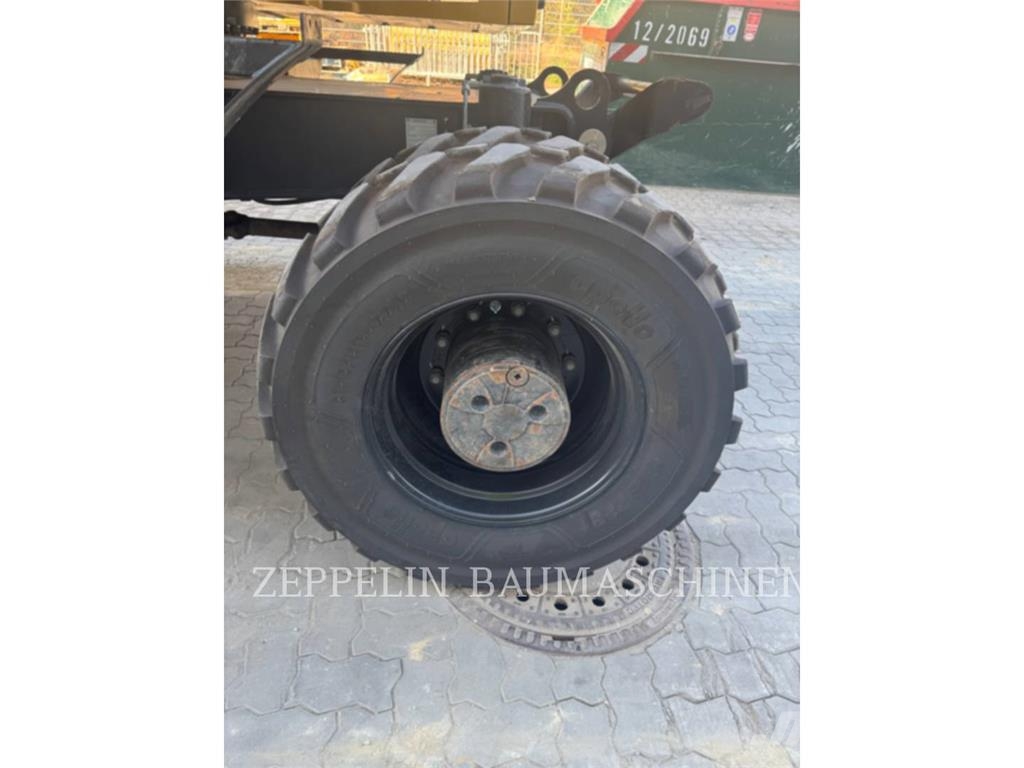 CAT M320F Bagri na kolesih