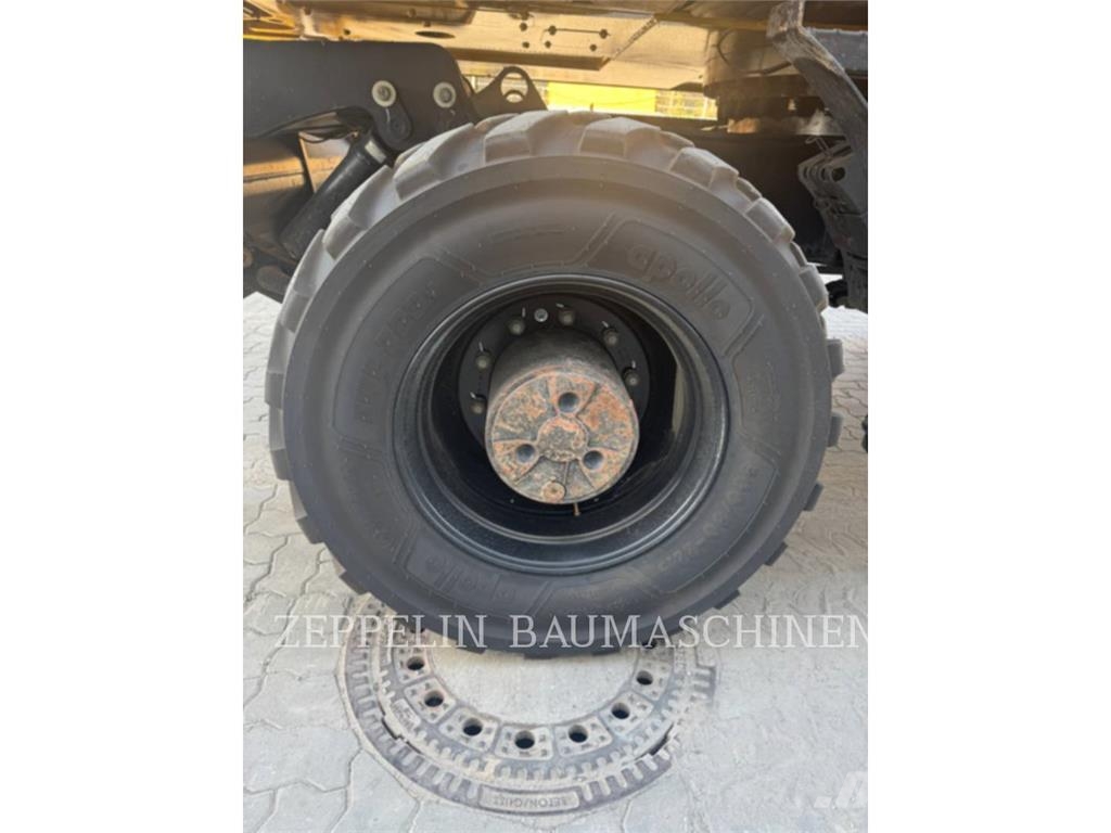 CAT M320F Bagri na kolesih