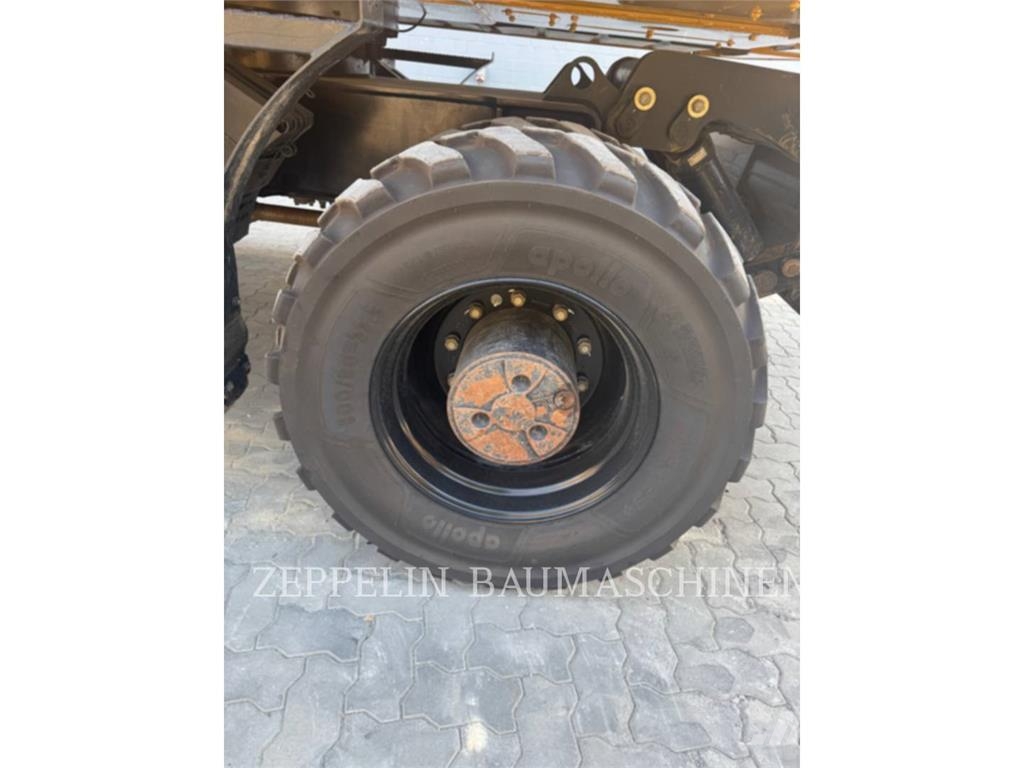 CAT M320F Bagri na kolesih