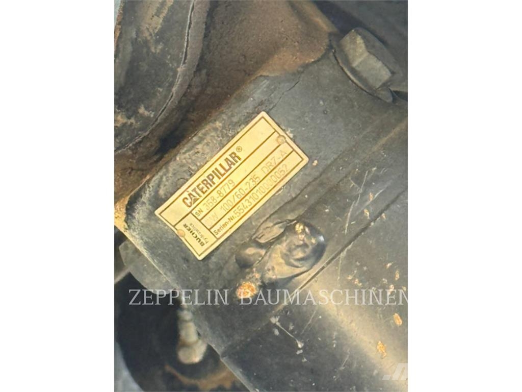 CAT M320F Bagri na kolesih