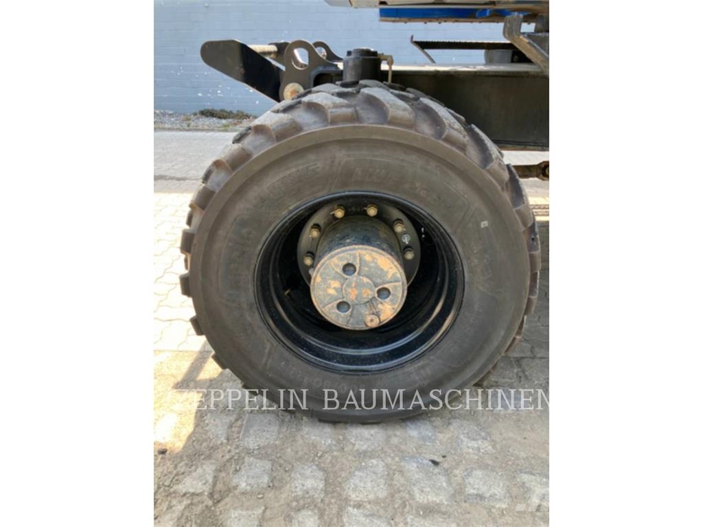 CAT M320F Bagri na kolesih