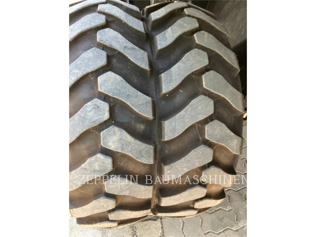 CAT M320F Bagri na kolesih