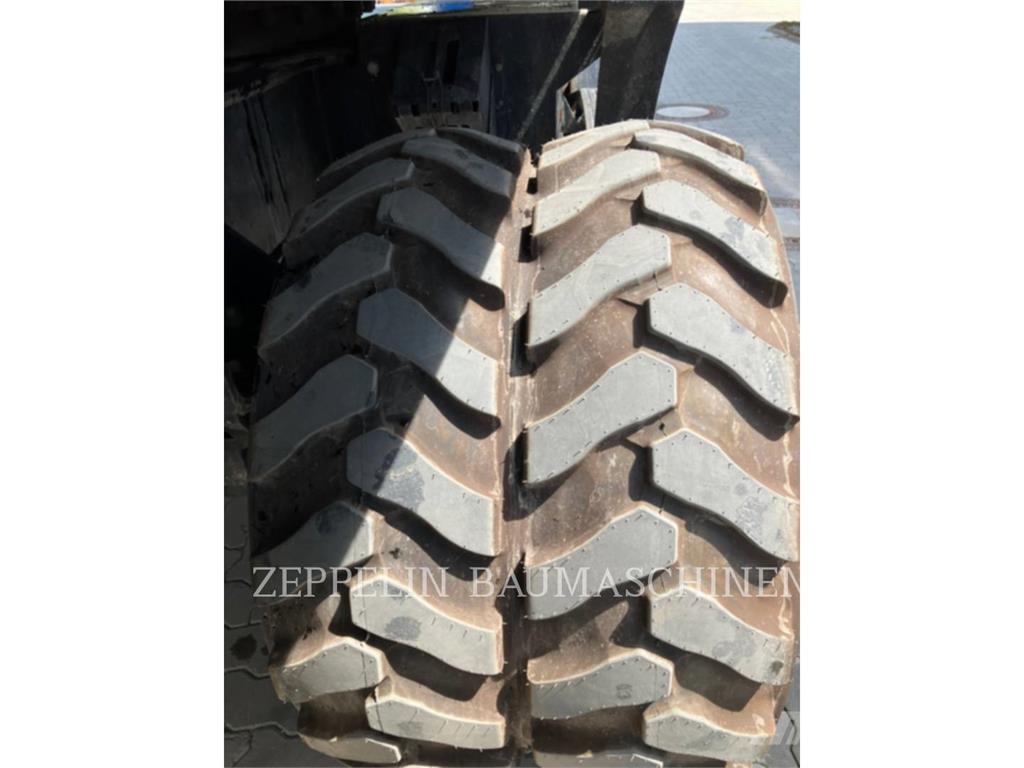 CAT M320F Bagri na kolesih