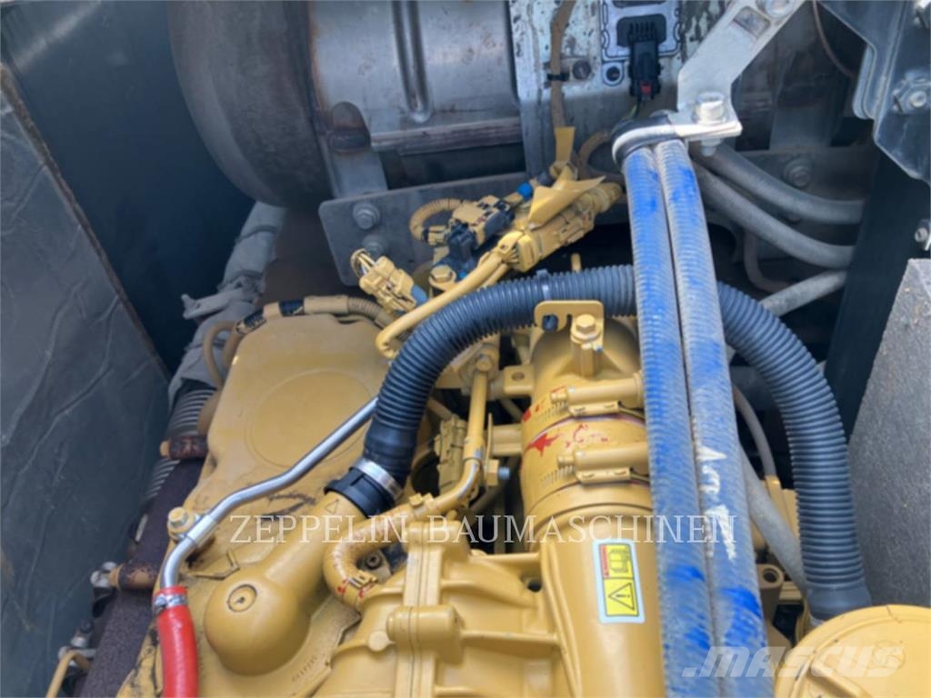 CAT M320F Bagri na kolesih