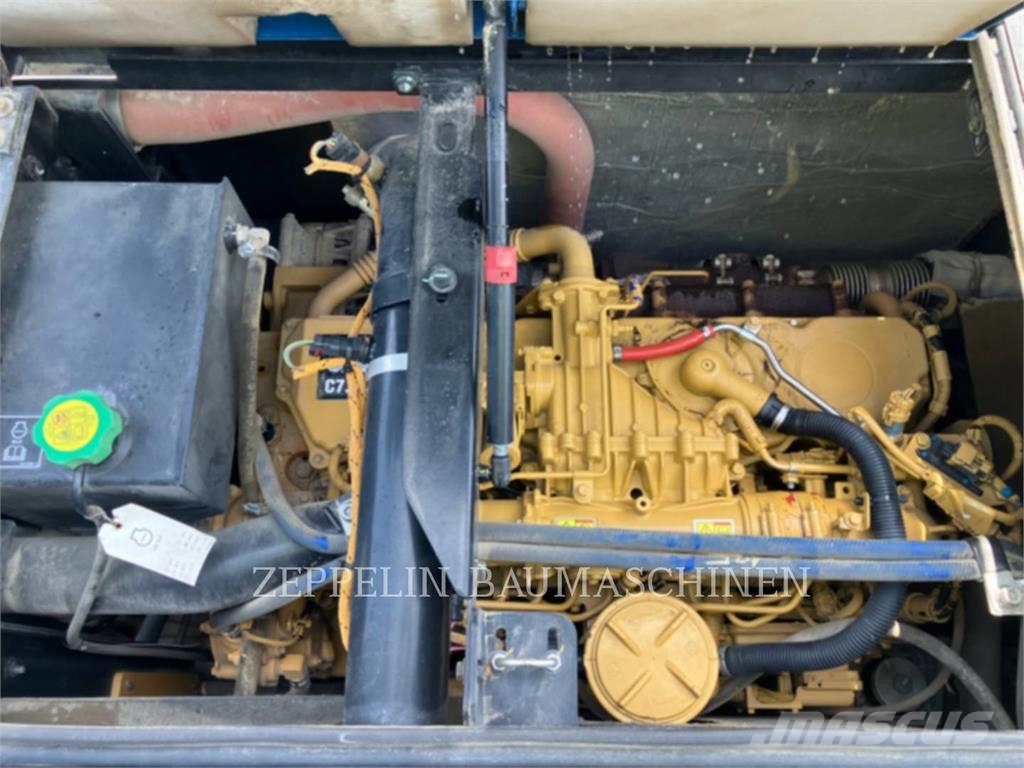 CAT M320F Bagri na kolesih