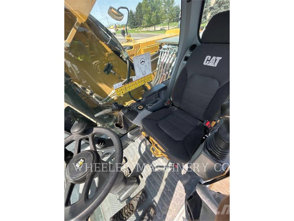 CAT M322 履带挖掘机
