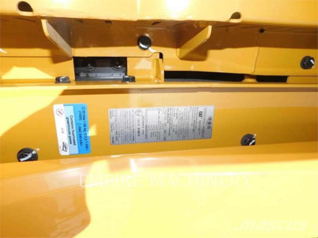CAT M322-18TRS حفارات زحافة
