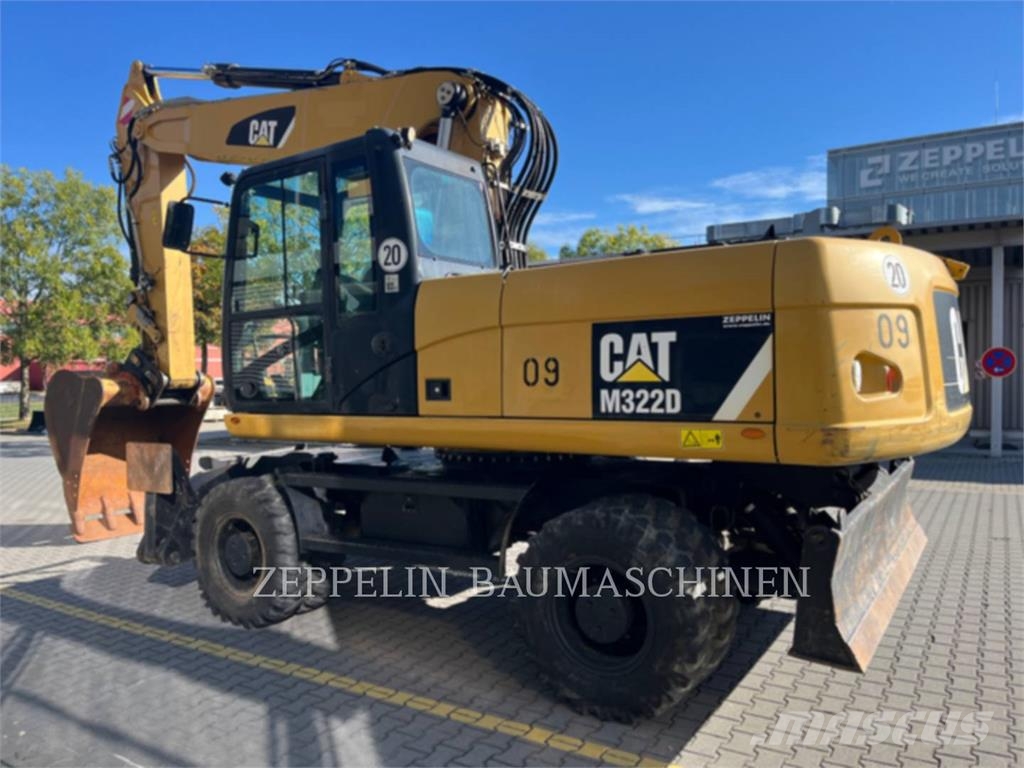CAT M322D Ekskavatori uz riteņiem