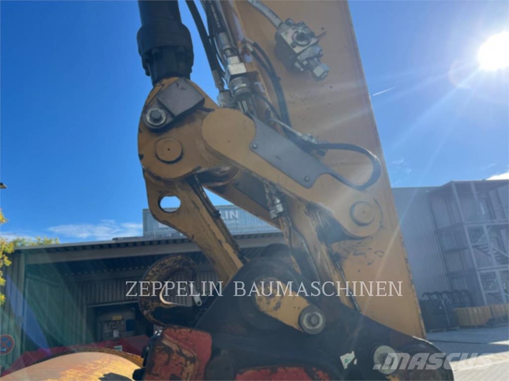CAT M322D Ekskavatori uz riteņiem