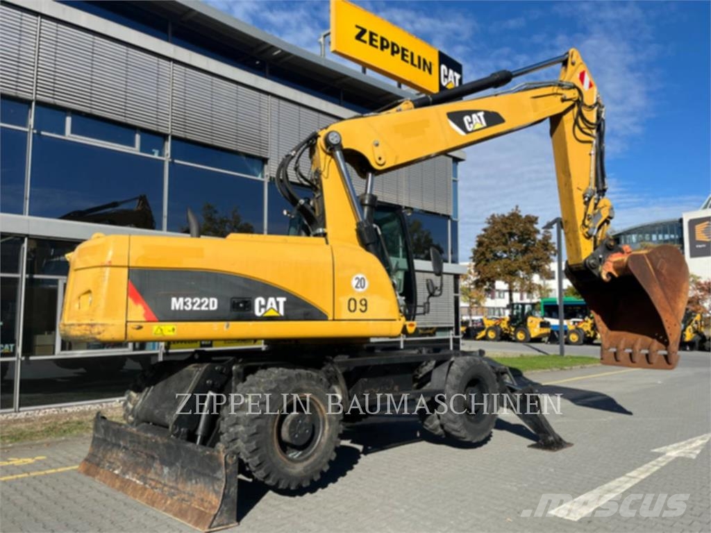 CAT M322D Ekskavatori uz riteņiem