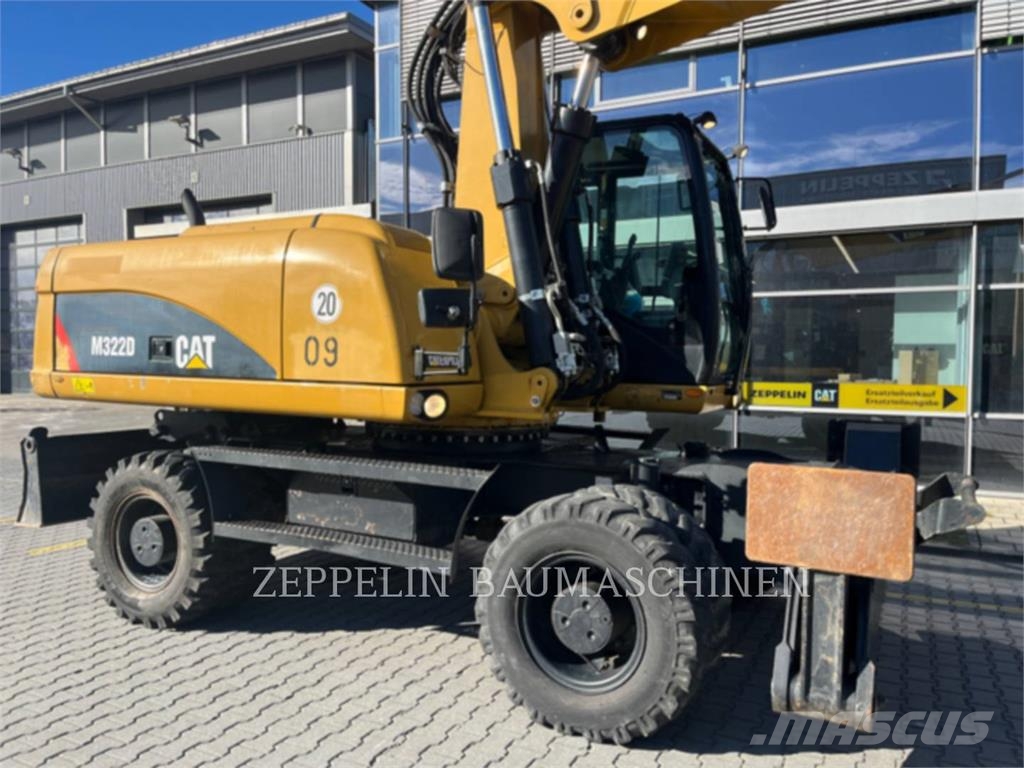 CAT M322D Ekskavatori uz riteņiem