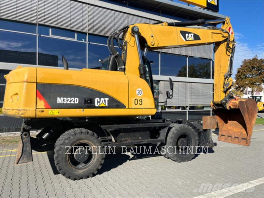 CAT M322D Ekskavatori uz riteņiem