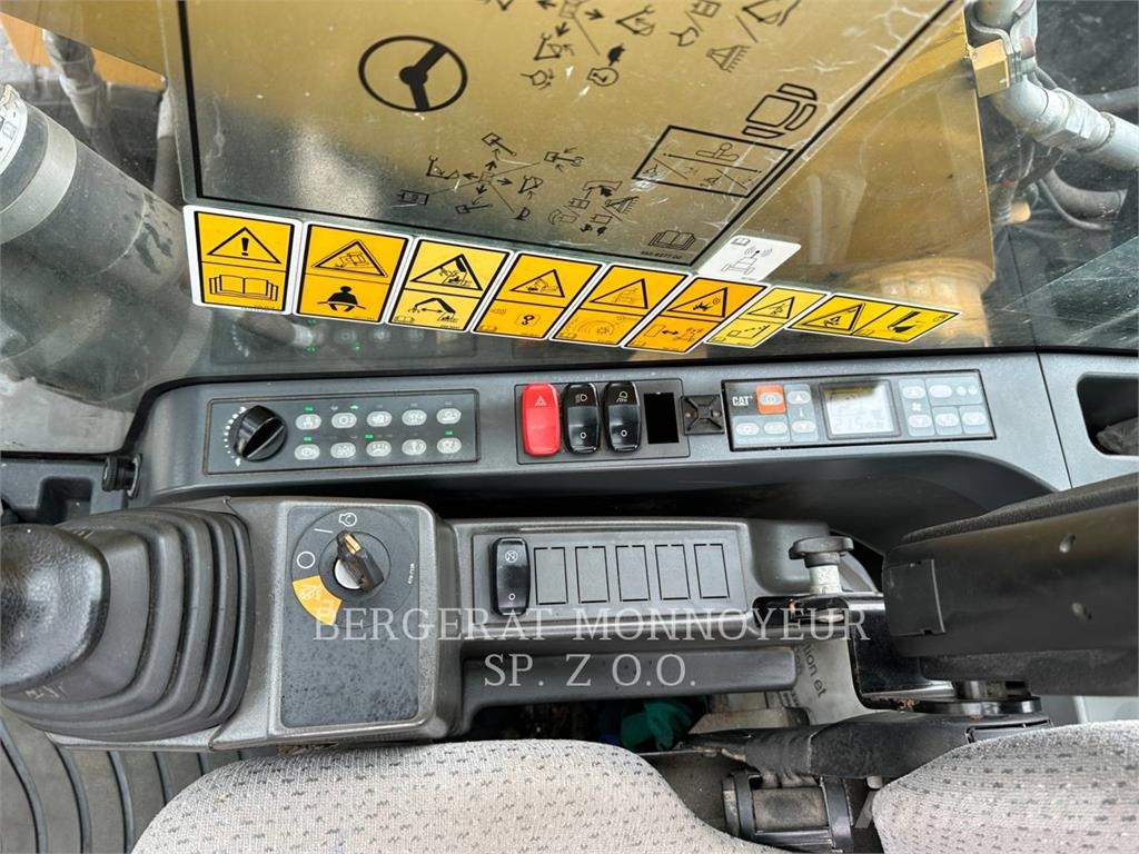 CAT MH3022 Hjulgrävare