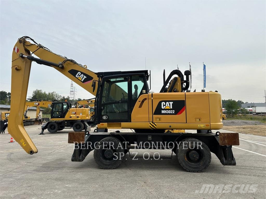 CAT MH3022 Hjulgrävare