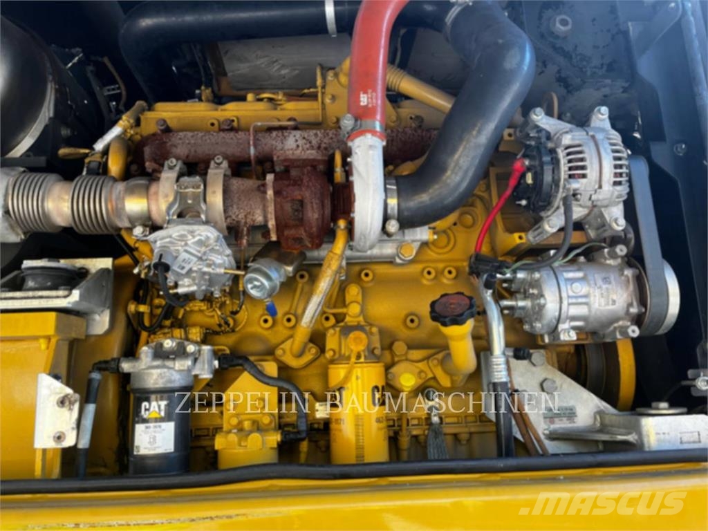 CAT MH3022 Abrissbagger