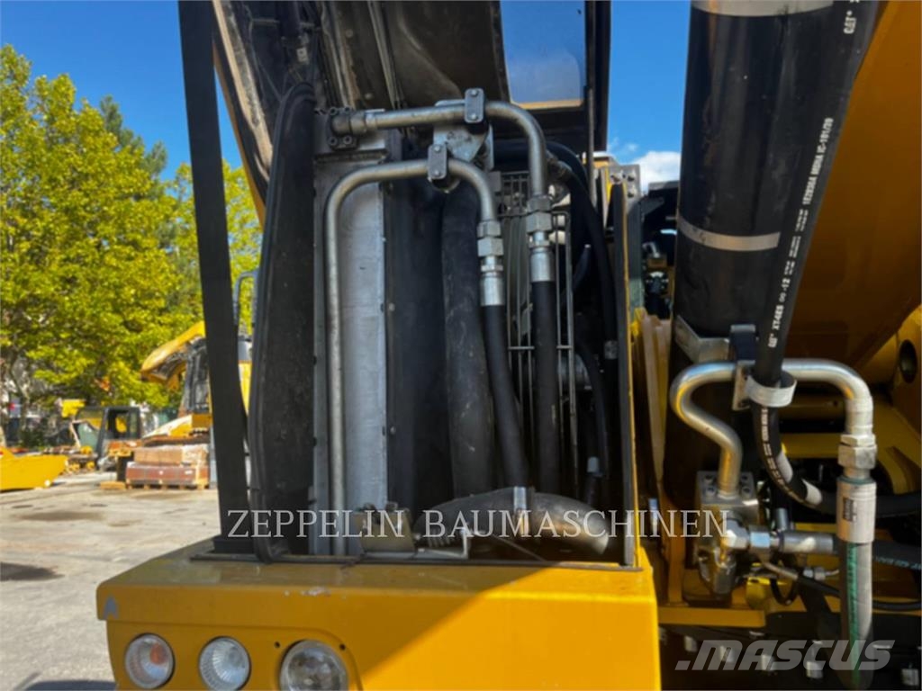 CAT MH3022 Abrissbagger