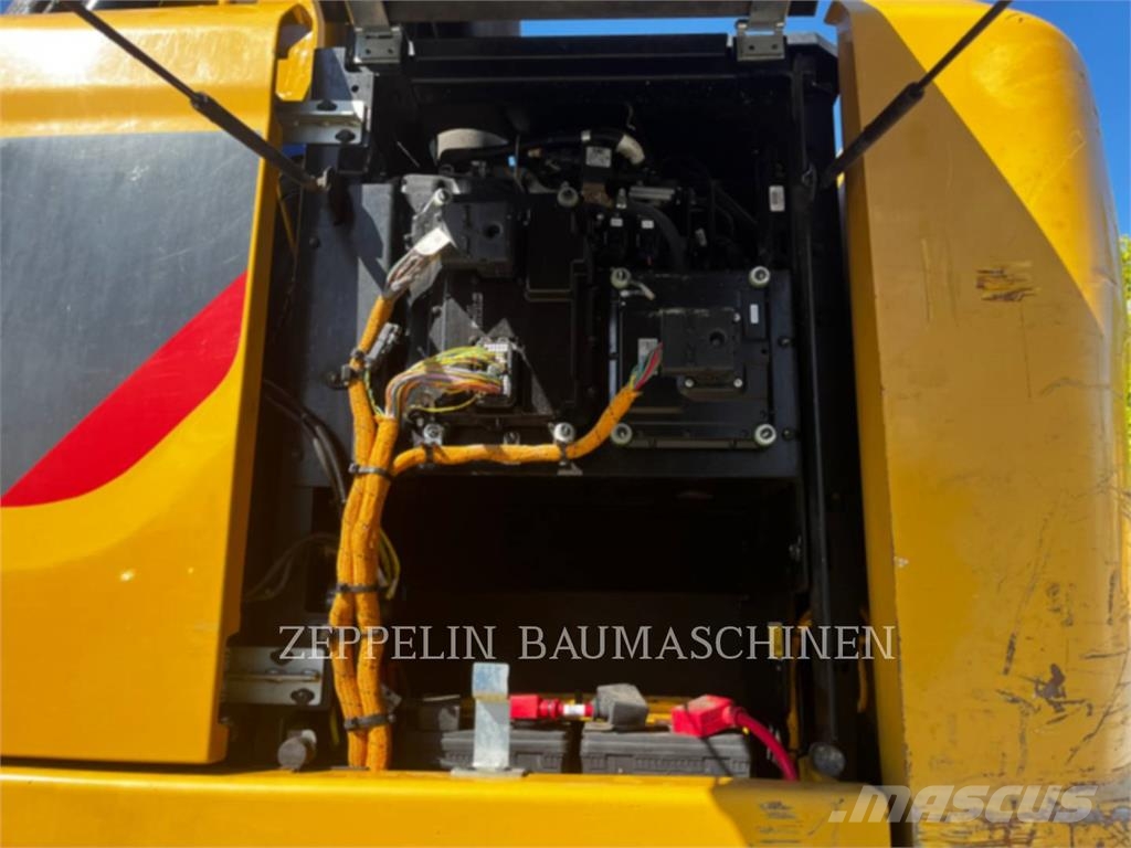 CAT MH3022 Abrissbagger