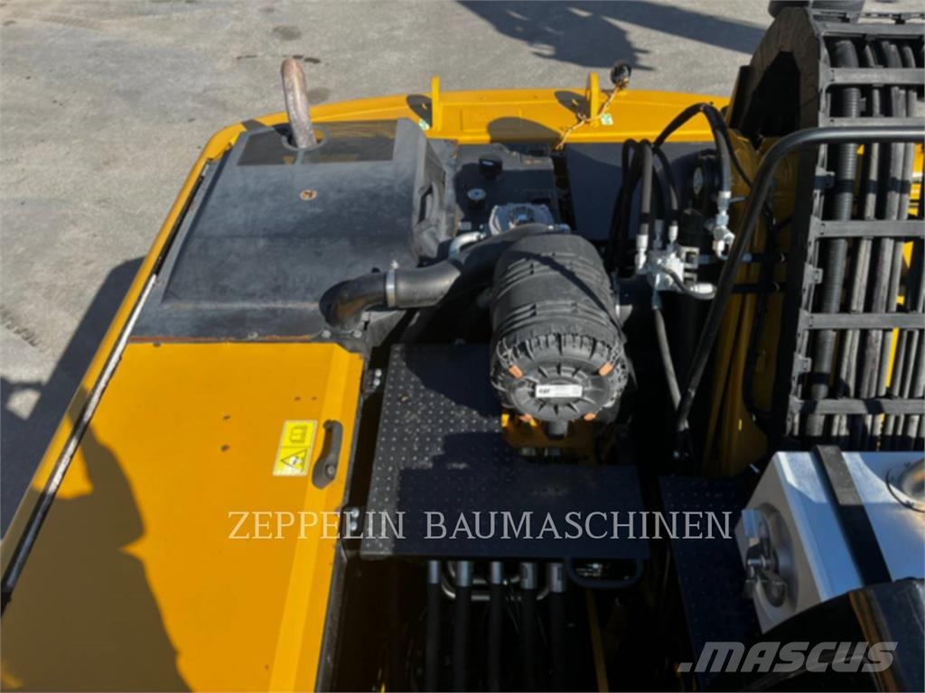CAT MH3022 Abrissbagger