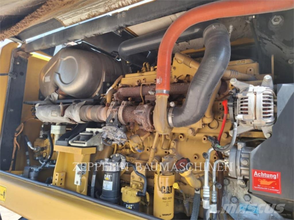 CAT MH3022-06C Griovimo ekskavatoriai