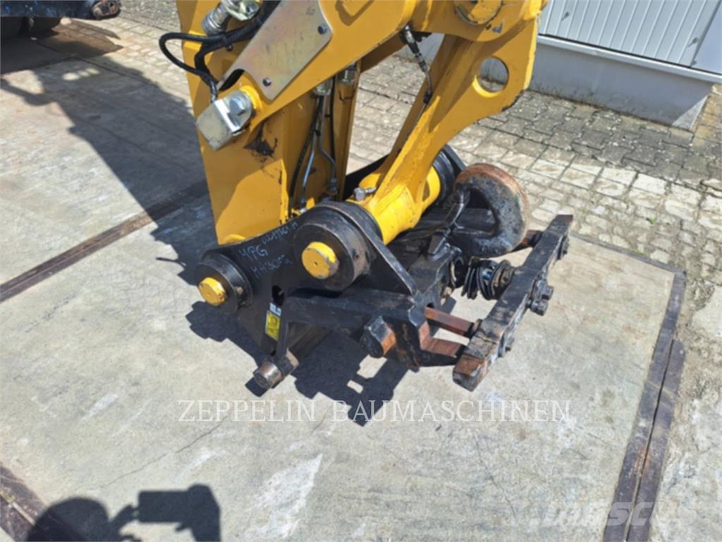CAT MH3022-06C Griovimo ekskavatoriai
