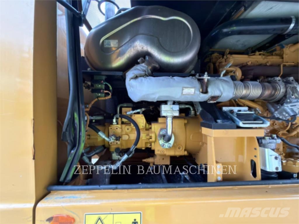 CAT MH3022-06C Demoliční rýpadla