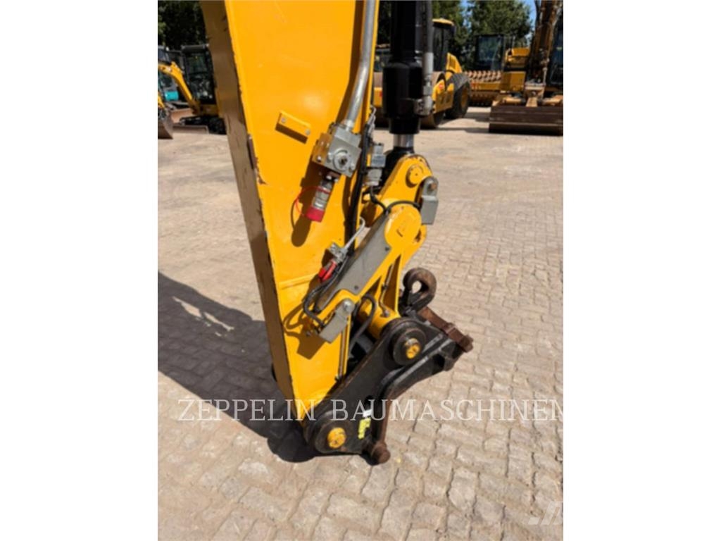 CAT MH3022-06C Demoliční rýpadla
