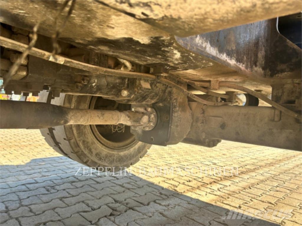 CAT MH3022-06C Rušilni bagri