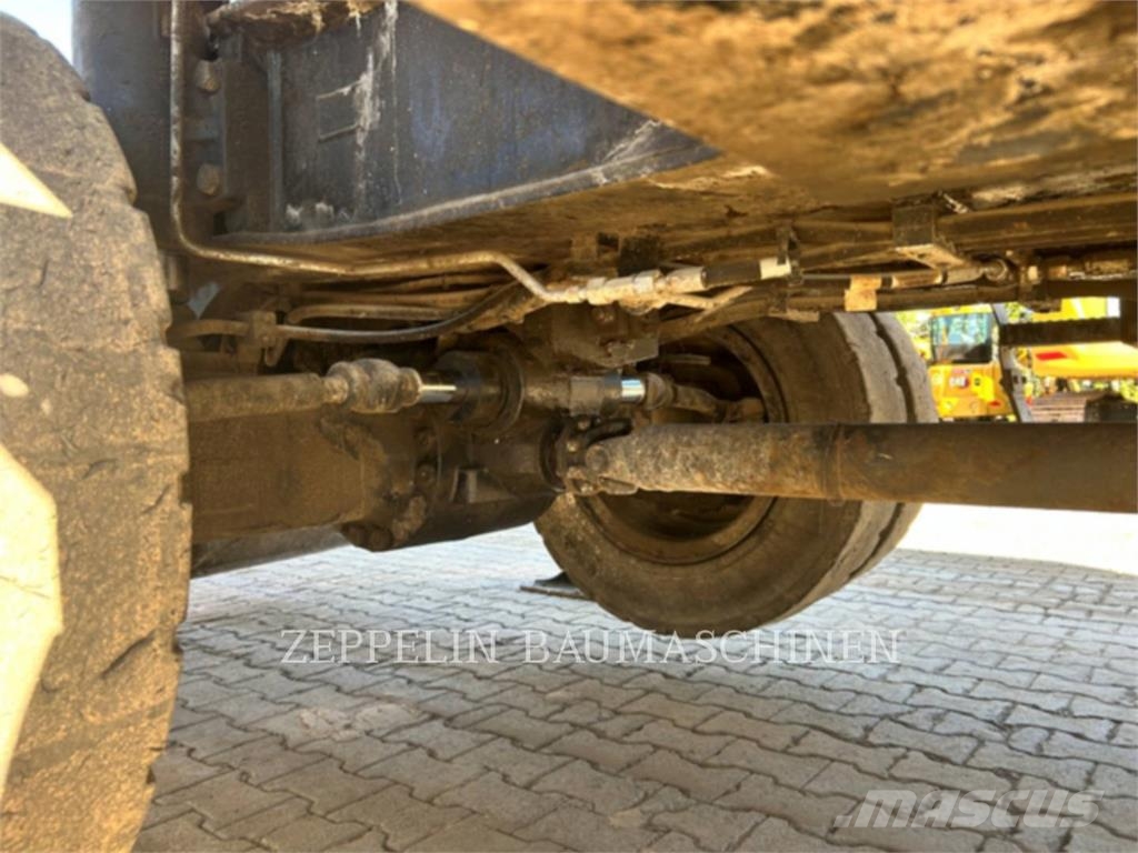 CAT MH3022-06C Rušilni bagri