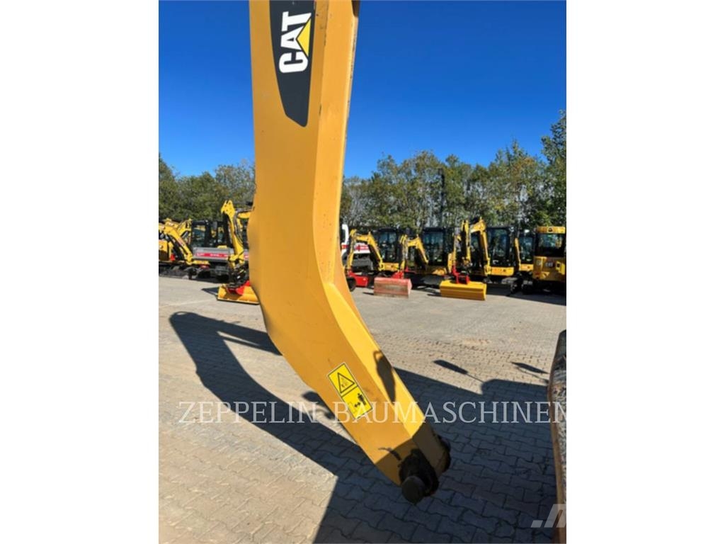 CAT MH3022-06C Rušilni bagri