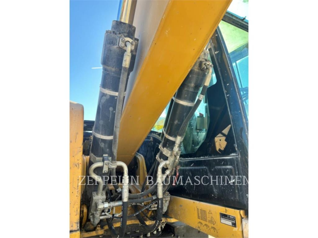 CAT MH3022-06C Rušilni bagri