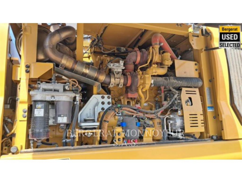 CAT MH3024 Pelle sur pneus