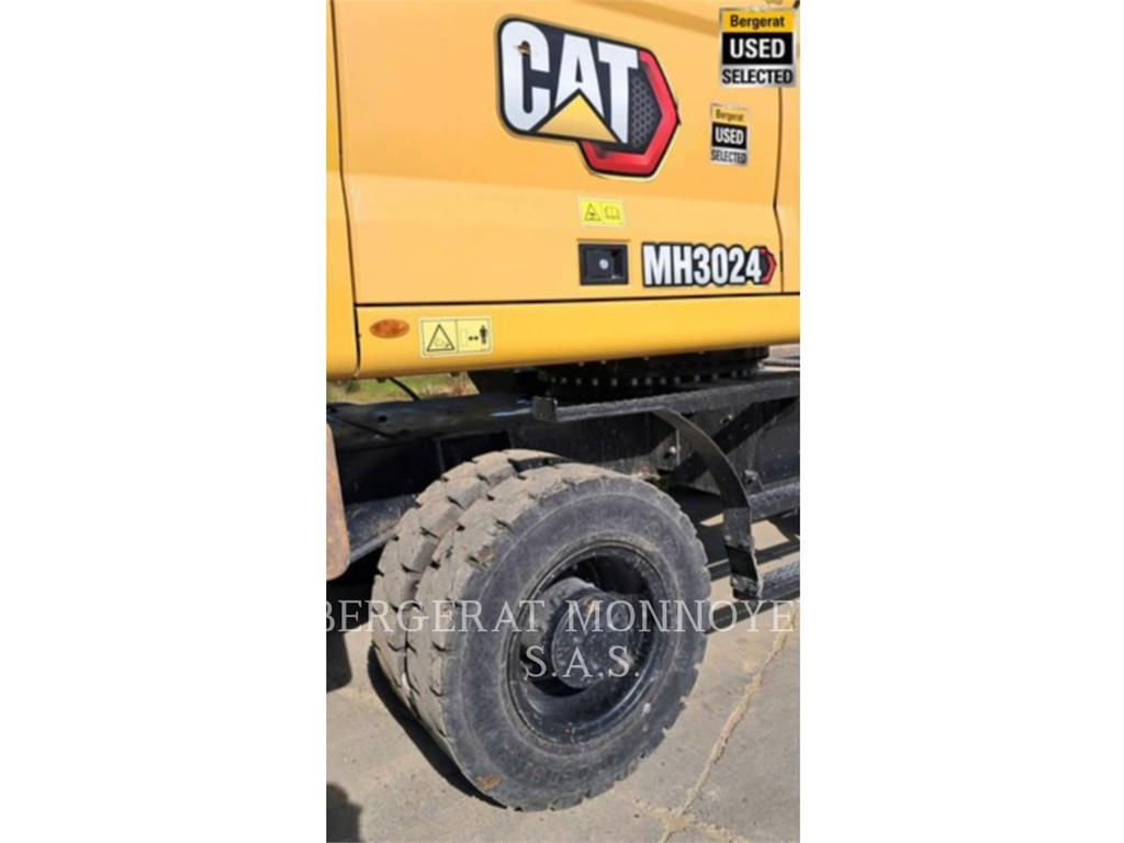 CAT MH3024 Pelle sur pneus
