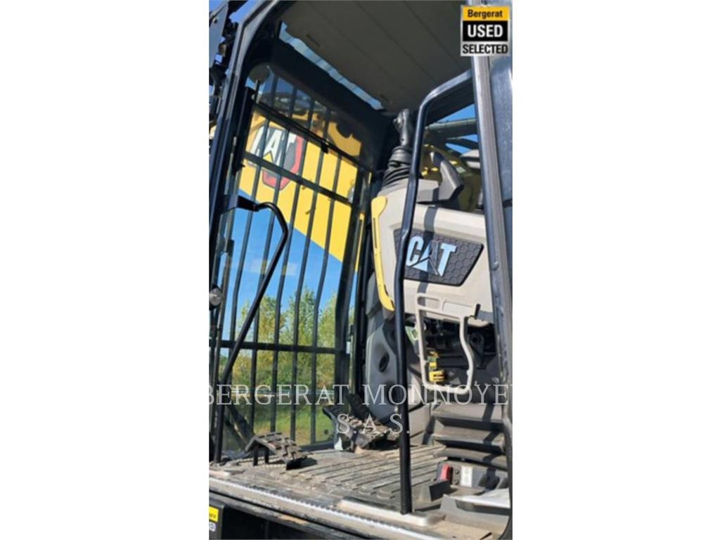 CAT MH3024 Pelle sur pneus