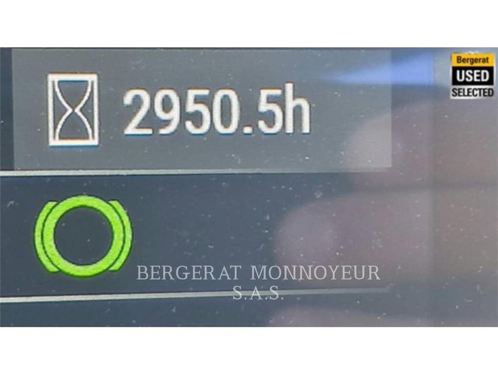 CAT MH3024 Pelle sur pneus