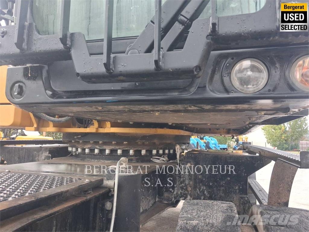 CAT MH3024 Pelle sur pneus