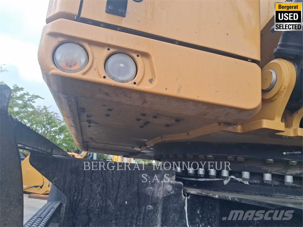 CAT MH3024 Pelle sur pneus