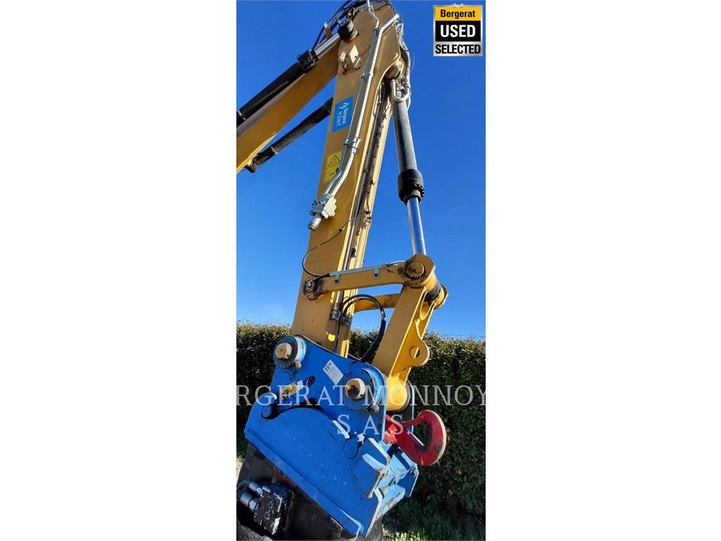 CAT MH3024 حفارات بعجل