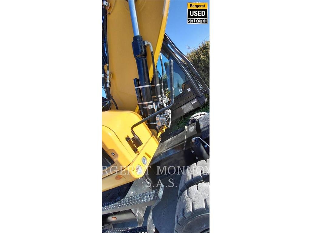 CAT MH3024 حفارات بعجل