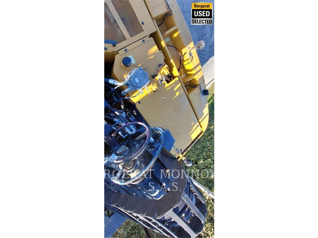 CAT MH3024 حفارات بعجل