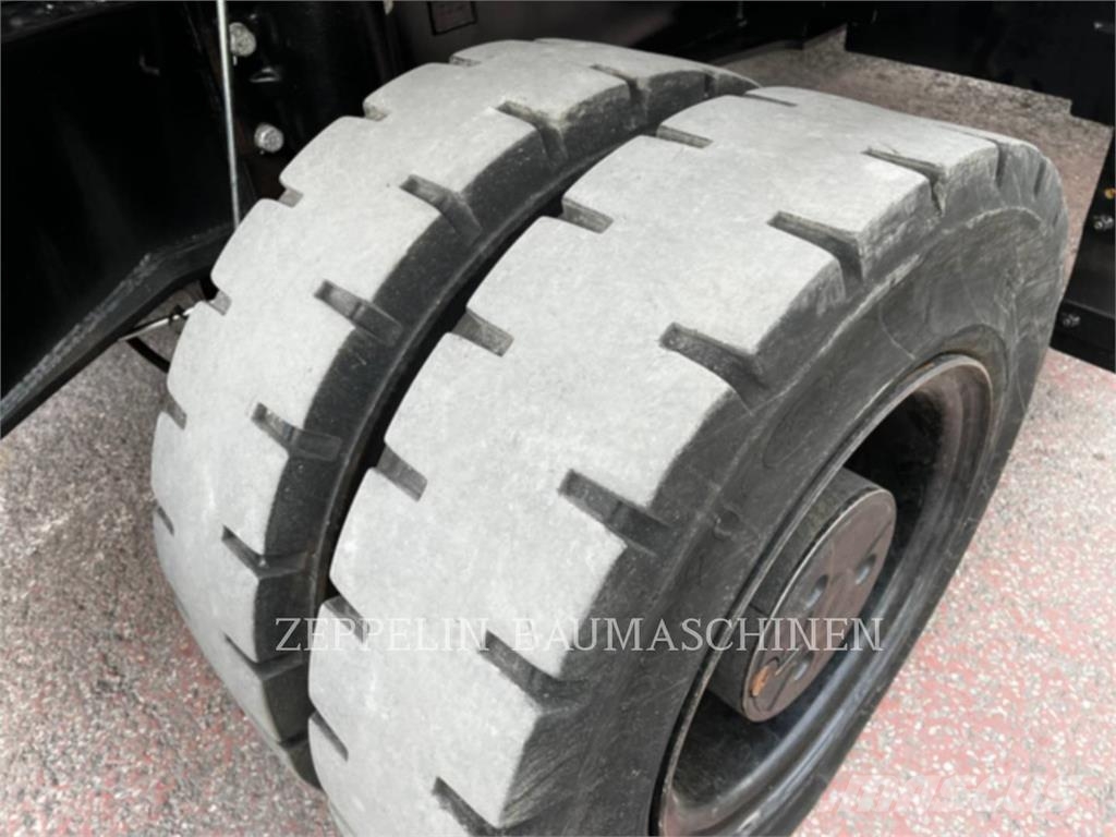 CAT MH3024-07A Bontásra használt kotrók