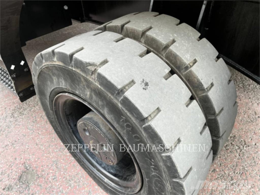 CAT MH3024-07A Bontásra használt kotrók