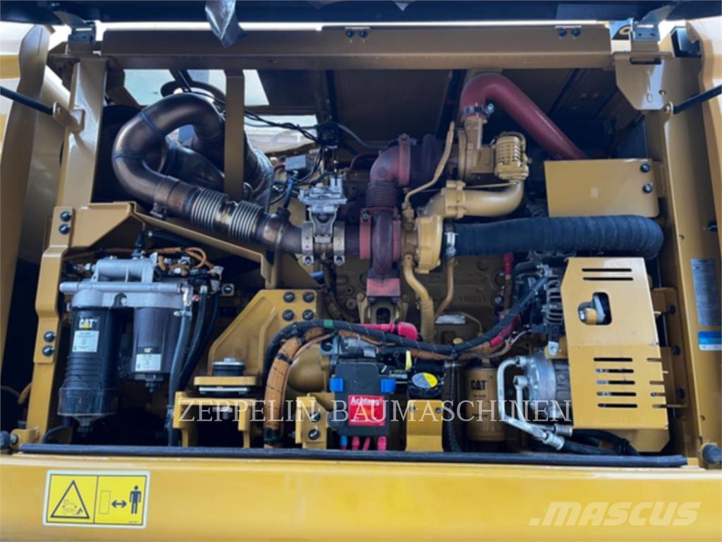 CAT MH3024-07A Bontásra használt kotrók
